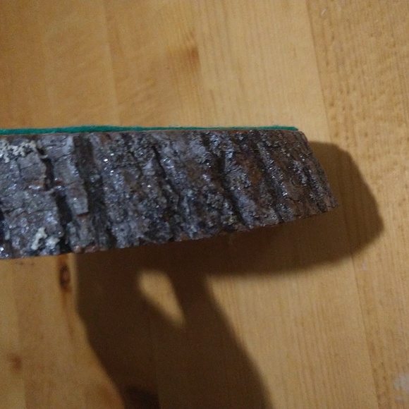 Sliced tree trunk painted shellac bear picture - Picture 6 of 10